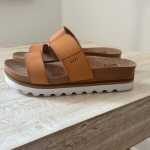 REEF SANDALS: SIZE 7.5